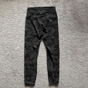Lululemon High Waisted 7/8 Length Camo Align Leggings size 6